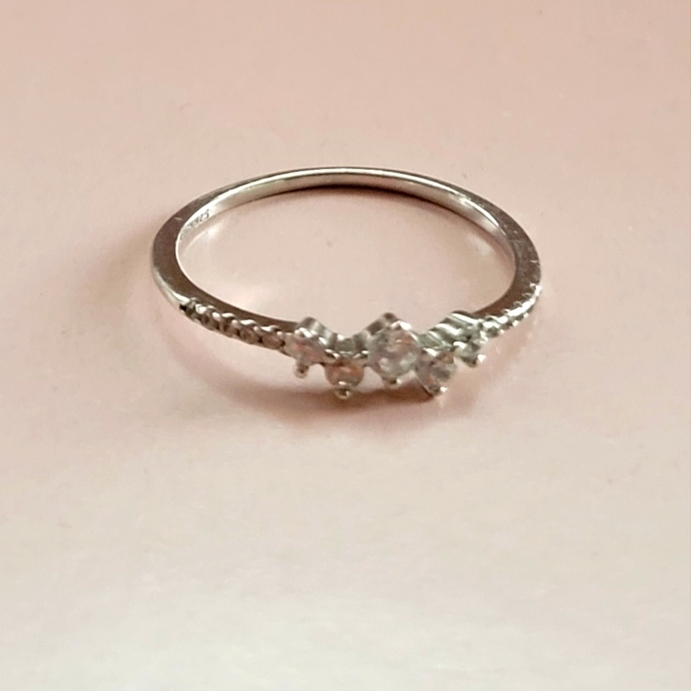 Sterling Silver Graduated Cubic Zirconia Cluster Ring Size 9